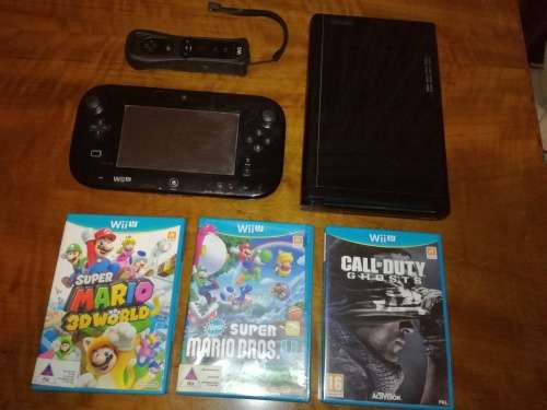 Nintendo Wii U 32 GB Black + 2 Games